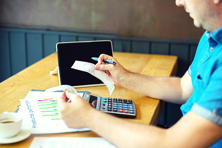 Should I hire an accountant to help me buy a small business?